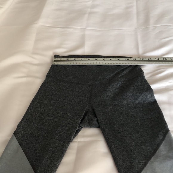 Women’s size small old navy active go-dry gray leggings - Picture 4 of 7